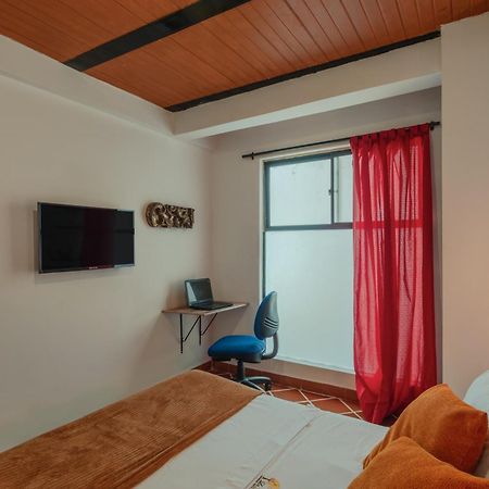 Casa Los Naranjos Hostal Медельин Экстерьер фото