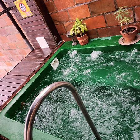Casa Los Naranjos Hostal Медельин Экстерьер фото