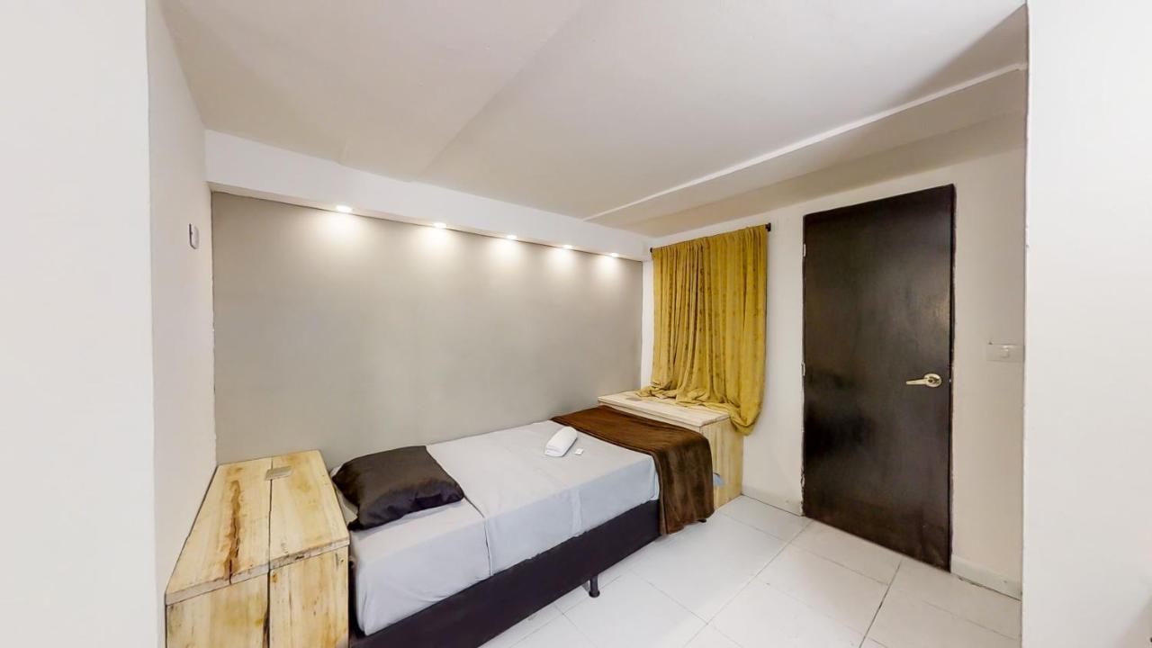 Casa Los Naranjos Hostal Медельин Экстерьер фото
