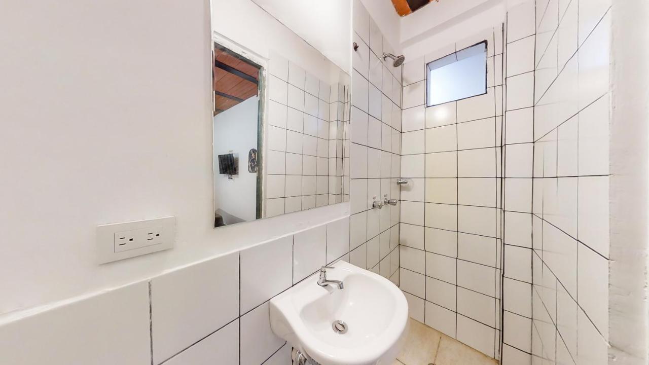 Casa Los Naranjos Hostal Медельин Экстерьер фото