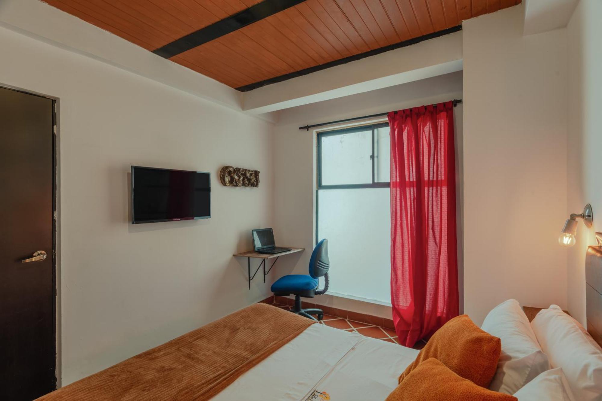 Casa Los Naranjos Hostal Медельин Экстерьер фото