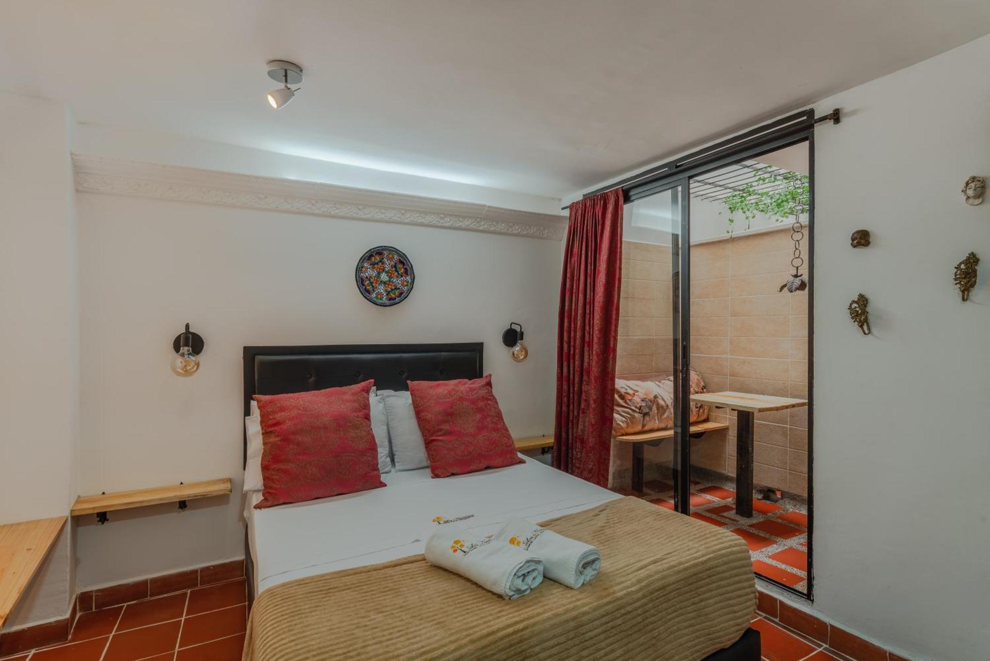 Casa Los Naranjos Hostal Медельин Экстерьер фото