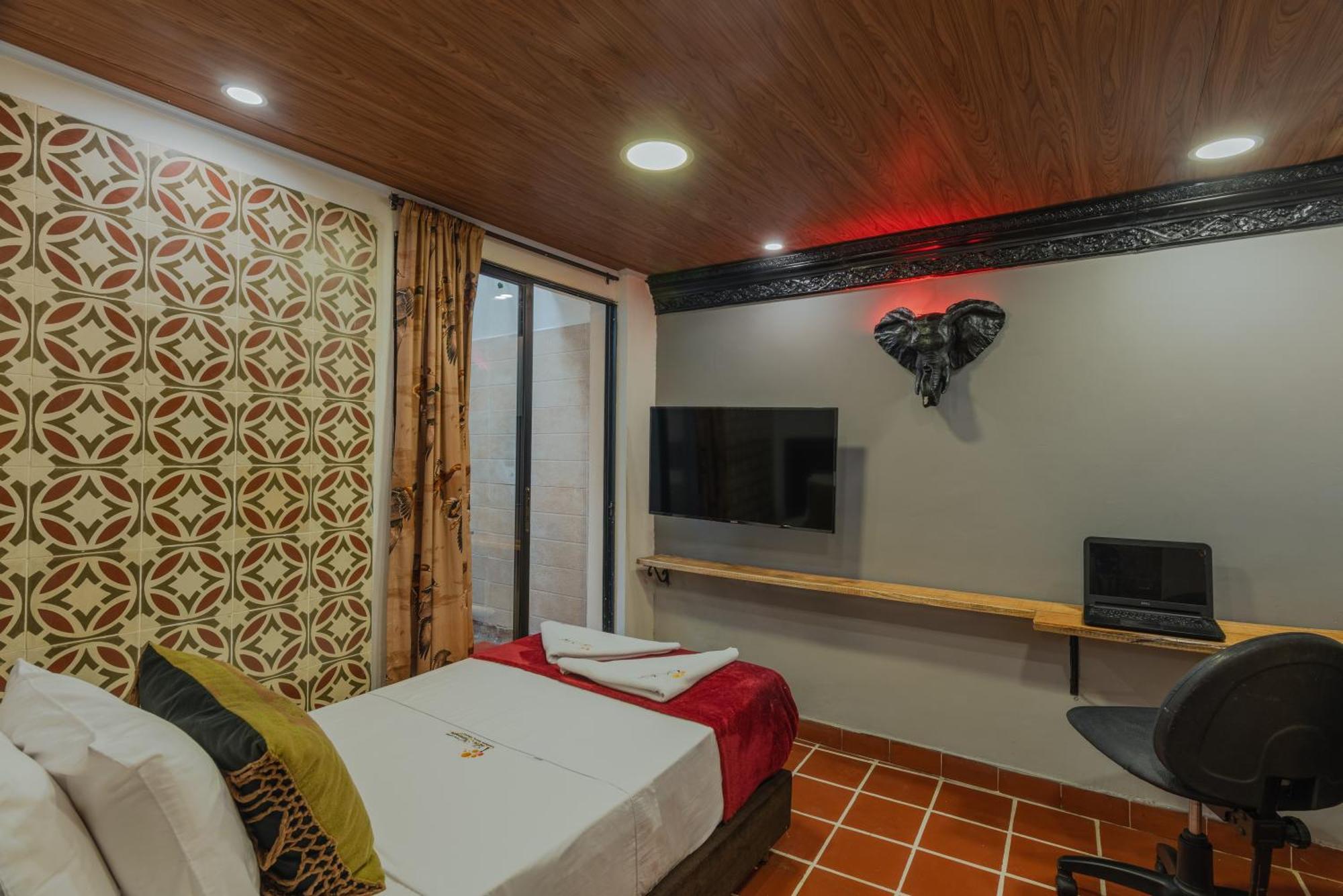 Casa Los Naranjos Hostal Медельин Экстерьер фото